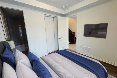 32 Bellasera Way, ON L7C 1Z9