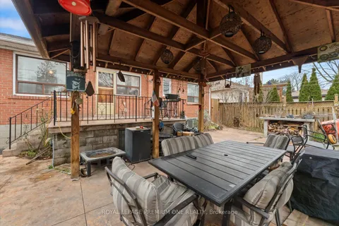 7 North Heights Road, ON M9B 2T2