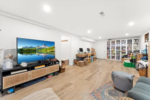 7 North Heights Road, ON M9B 2T2