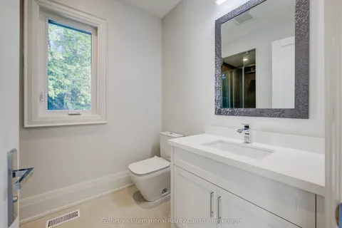 2457 Ventura Drive, ON L6L 2H5