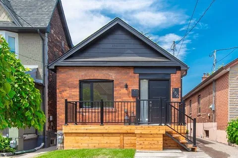 886 Runnymede Road, ON M6N 3W4
