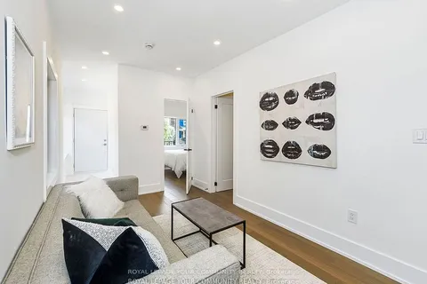 886 Runnymede Road, ON M6N 3W4
