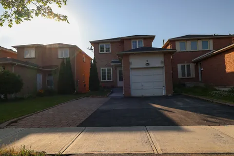 6 Murdoch Drive, ON L6X 3Y2
