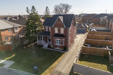 78 Hollowgrove Boulevard, ON L6P 0Y3