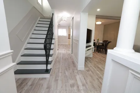 10 Manderley Place, ON L6S 2S6