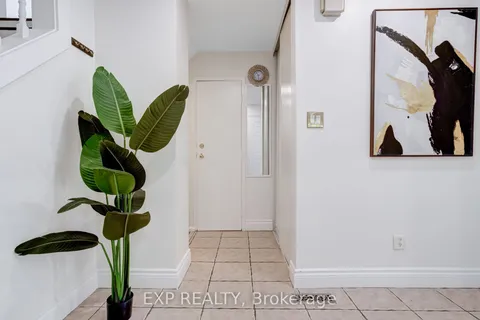 3283 Bobwhite Mews, ON L5N 6G1