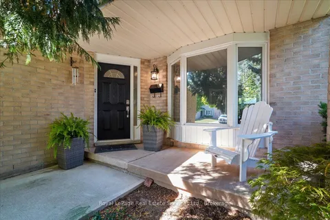 471 Deerhurst Drive, ON L7L 5T4