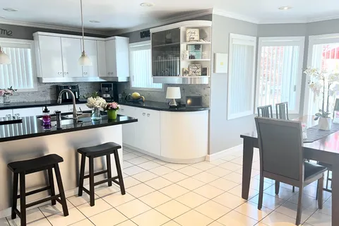 16 Fenton Way, ON L6P 0P5