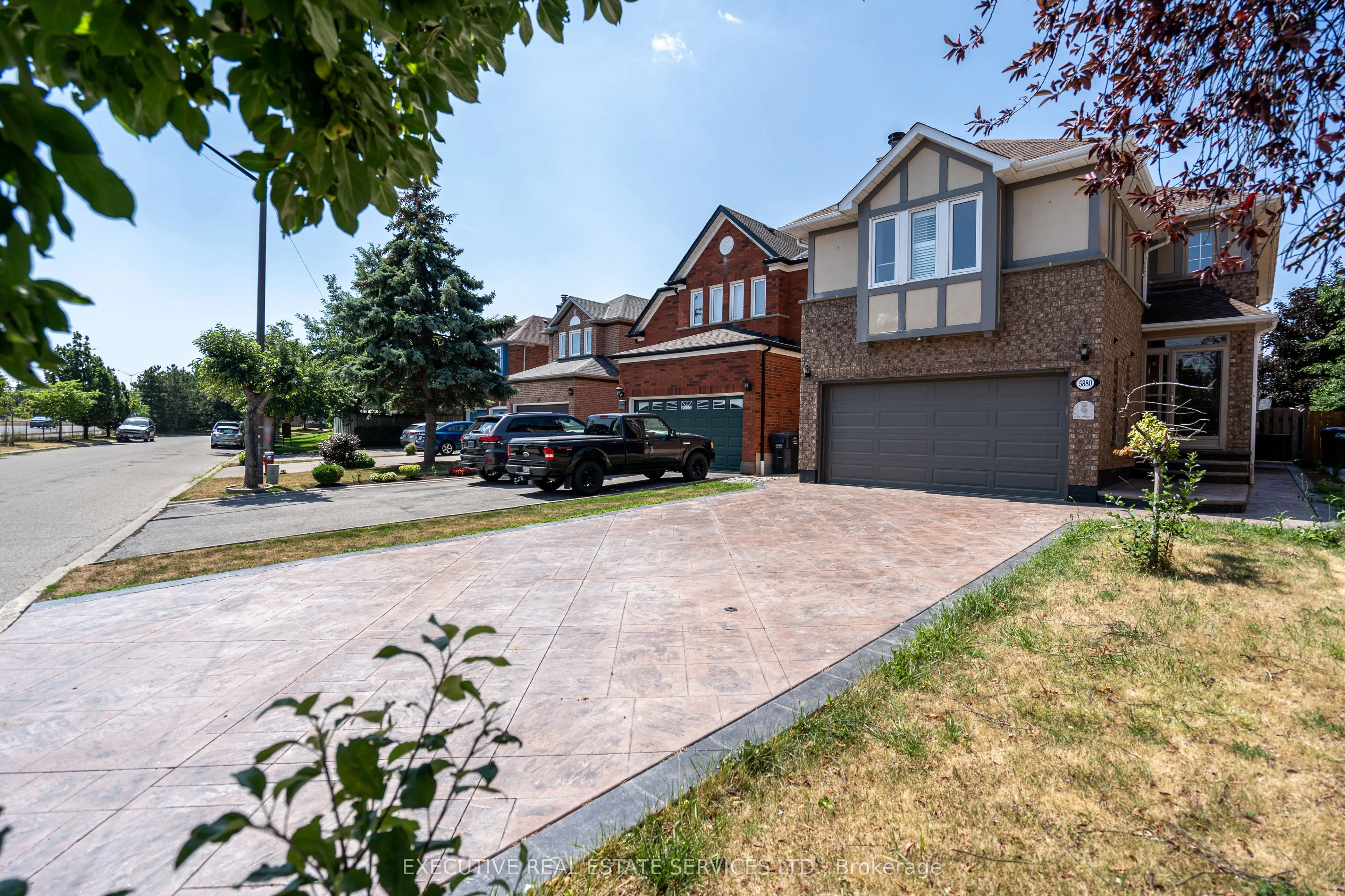 5880 Chorley Place, ON L5M 5L7