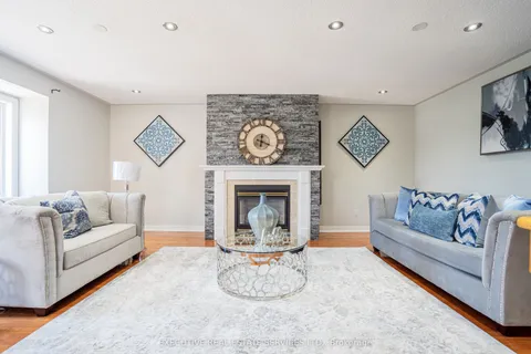 5880 Chorley Place, ON L5M 5L7