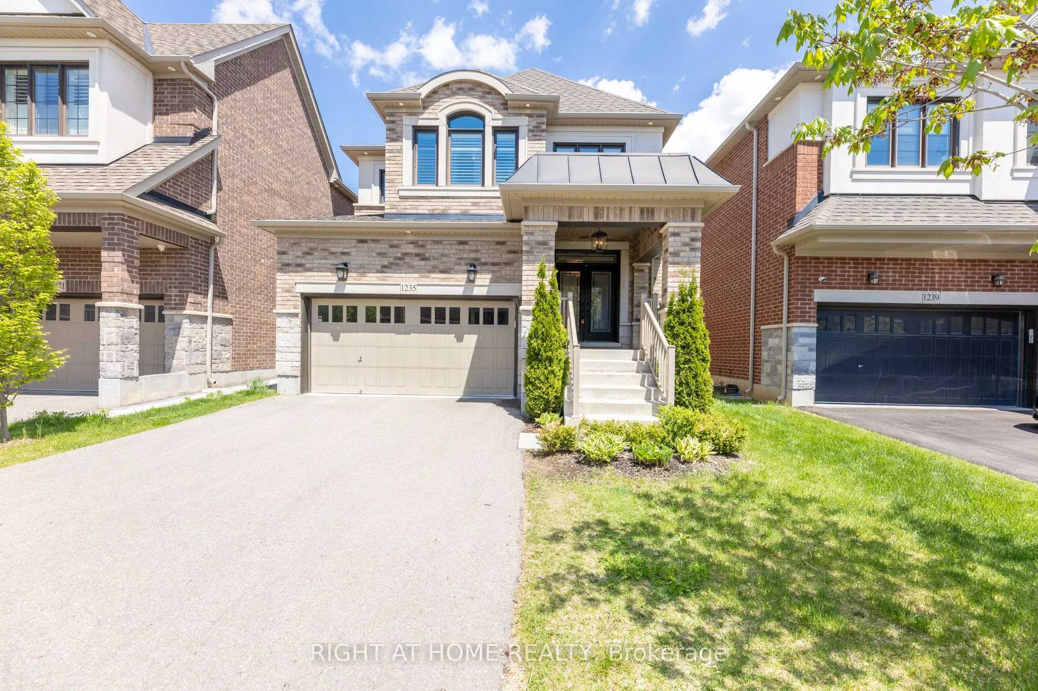 1235 Mcphedran Point, ON L9E 1J8