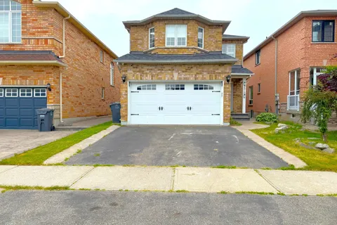 3310 Crimson King Circle, ON L5W 8M8