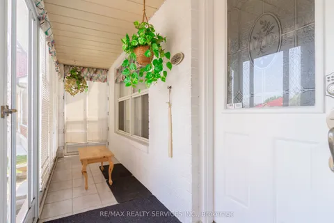 6 Ruth Avenue, ON L6Z 3X4