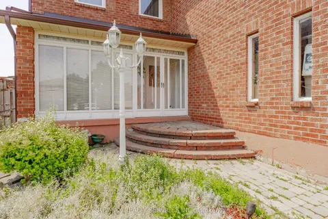 6 Ruth Avenue, ON L6Z 3X4