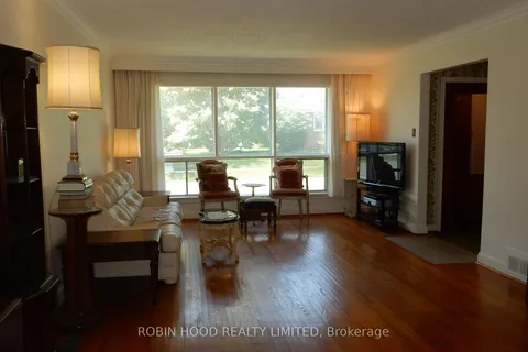 33 Warnica Avenue, ON M8Z 1Z5