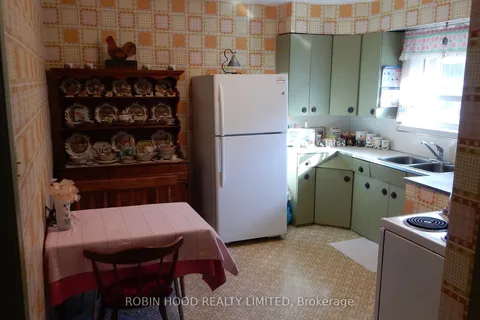 33 Warnica Avenue, ON M8Z 1Z5