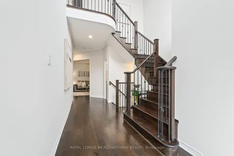 121 Upper Canada Court, ON L7G 0L3