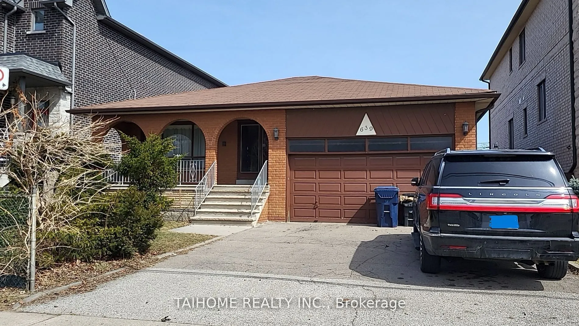 639 Royal York Road, ON M8Y 2S9