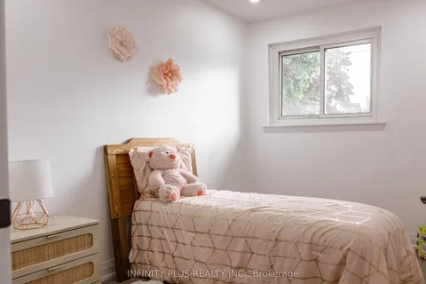 31 Autumn Boulevard, ON L6T 2V3