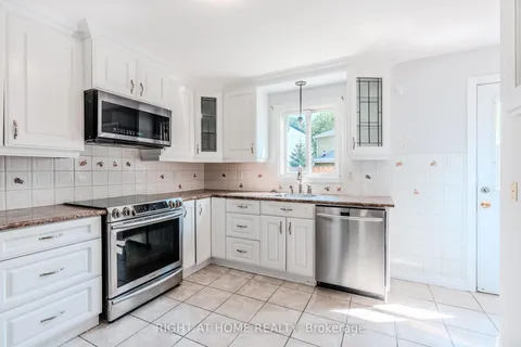 19 Hearthstone Court, ON L6S 1N8