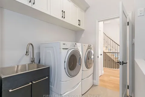 1092 Shaw Drive, ON L5G 3Z4