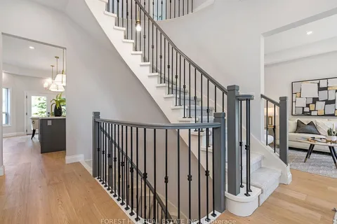 1092 Shaw Drive, ON L5G 3Z4