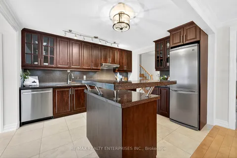 2439 Arioso Court, ON L5K 1X9