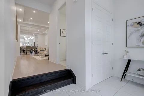 1376 Hydrangea Gardens, ON L6H 7X2