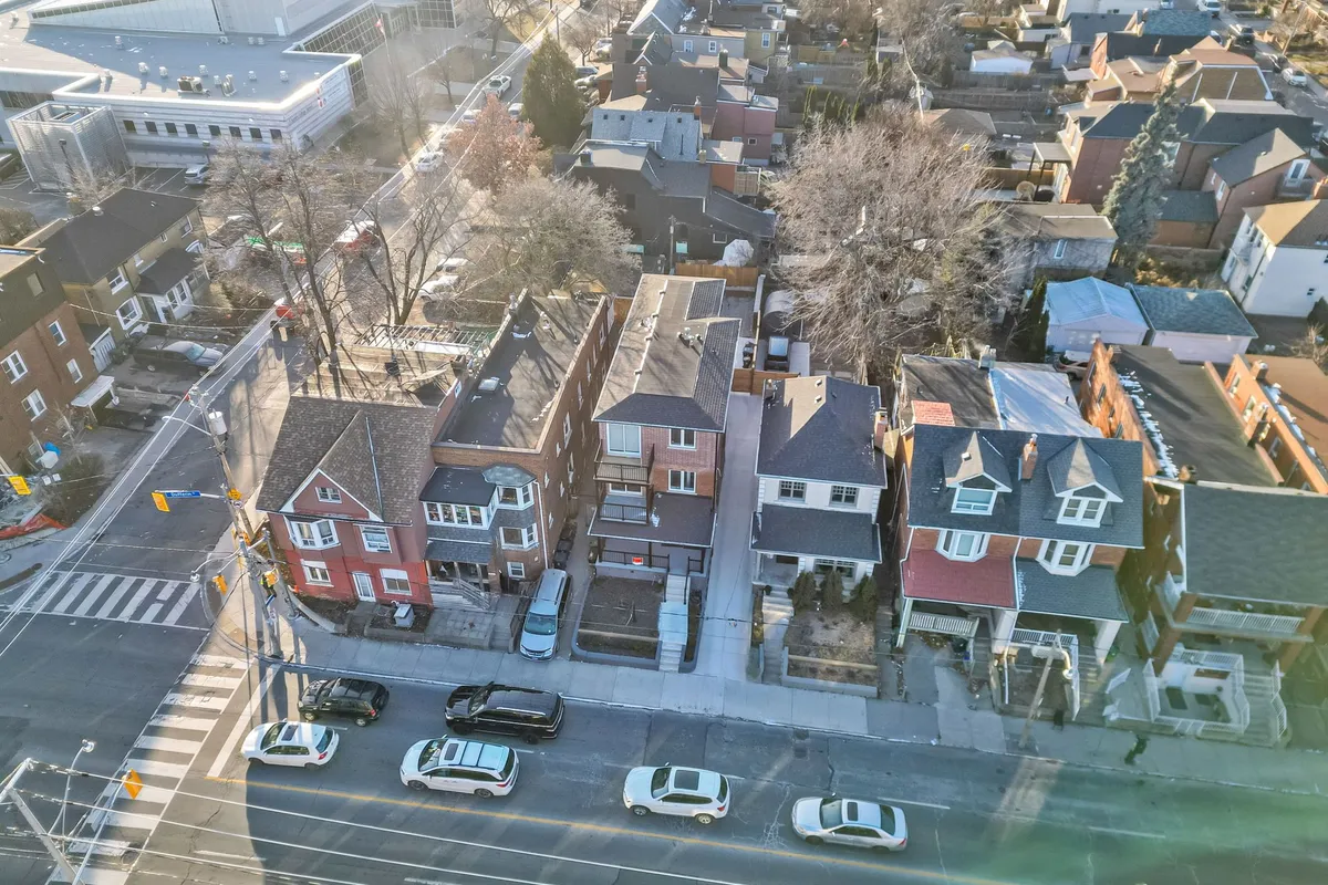 1640 Dufferin Street, ON M6H 3L8