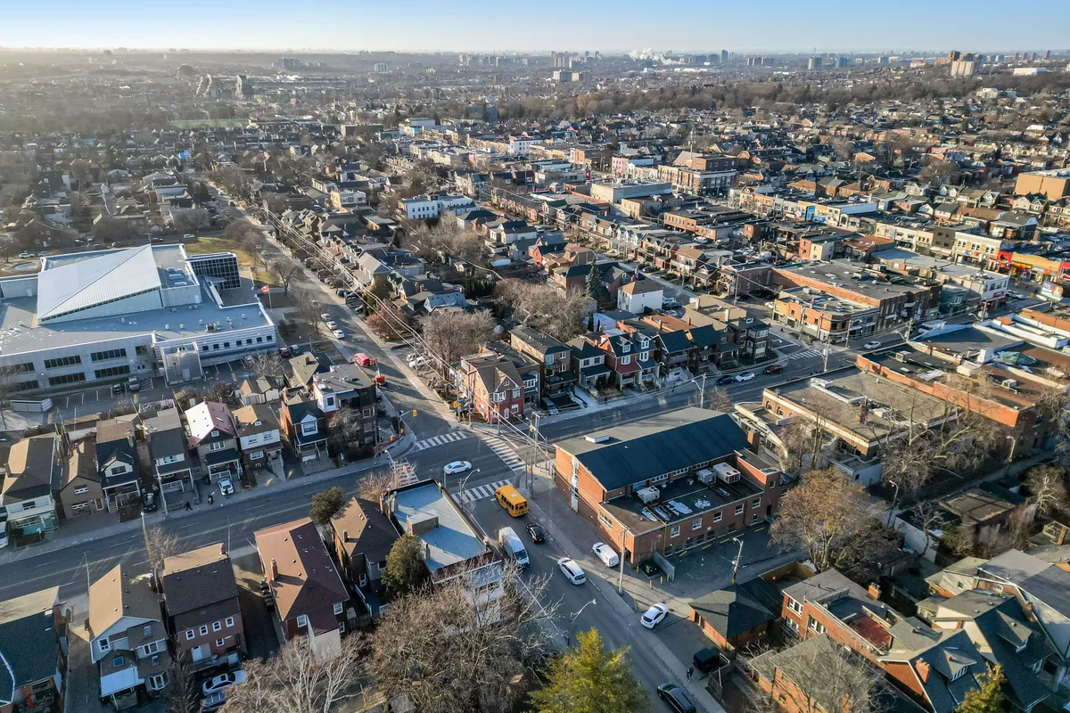 1640 Dufferin Street, ON M6H 3L8