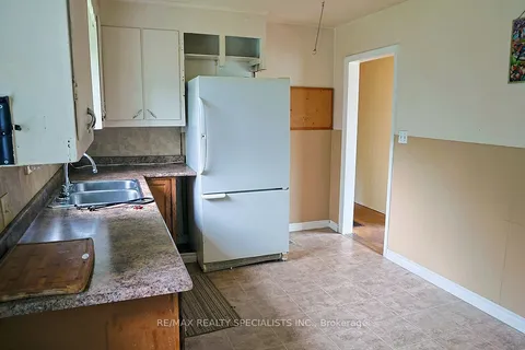 32 Maple Avenue, ON L7G 5M2