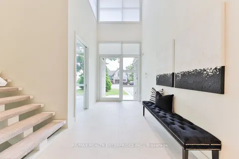 34 Onaway Road, ON L5G 1A4