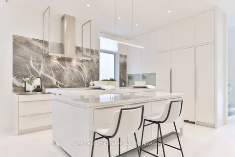 34 Onaway Road, ON L5G 1A4