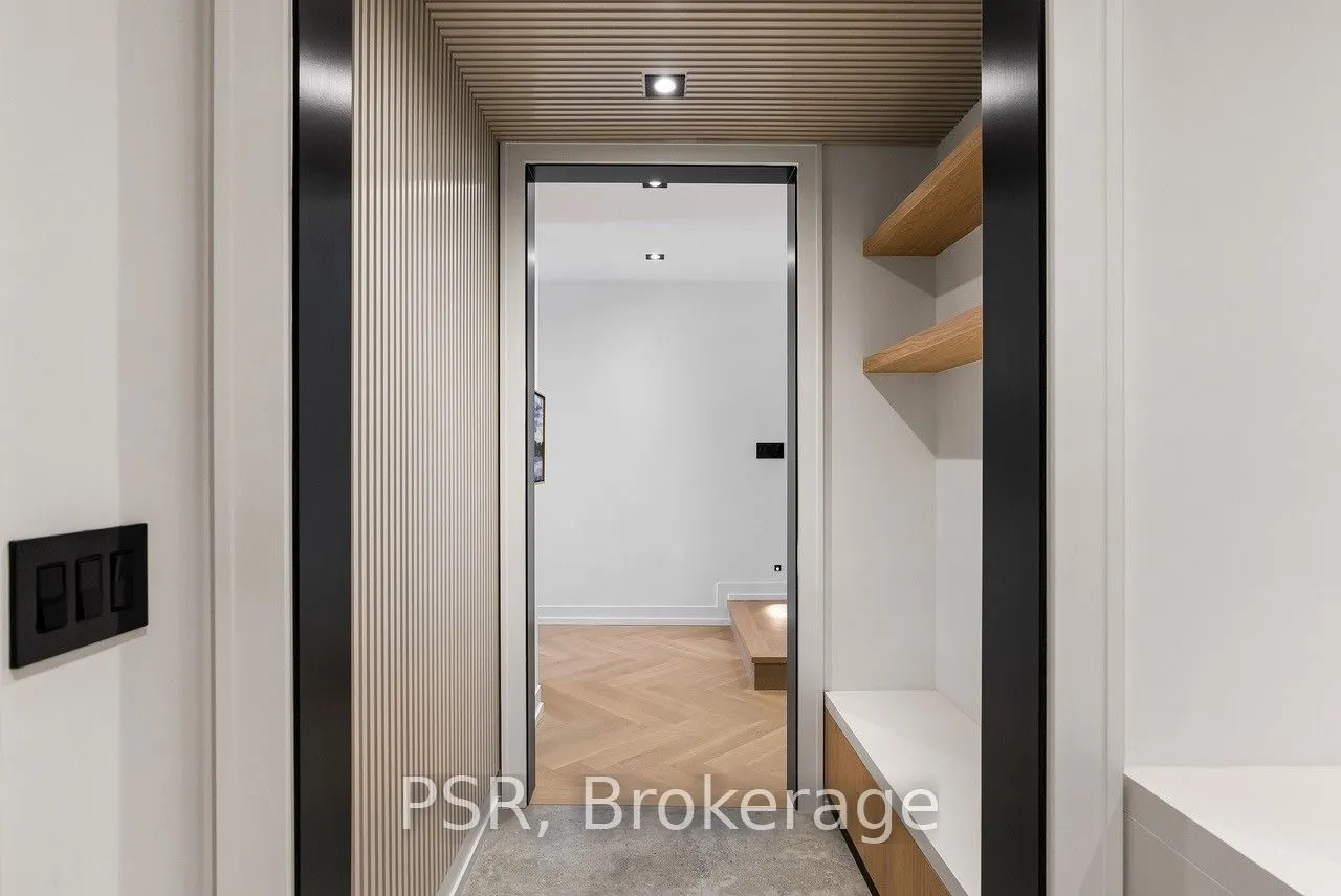 22A Broadview Avenue, ON L5H 2S9