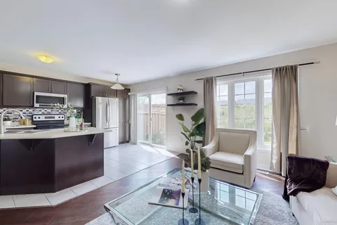 879 Brassard Circle, ON L9T 8E2
