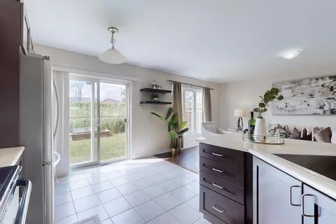 879 Brassard Circle, ON L9T 8E2