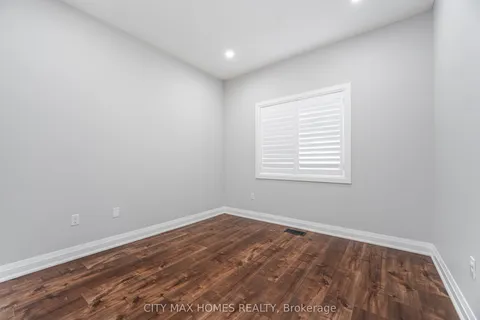 8 Amberglow Court, ON L6Y 2E3