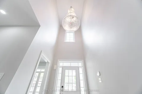 8 Amberglow Court, ON L6Y 2E3