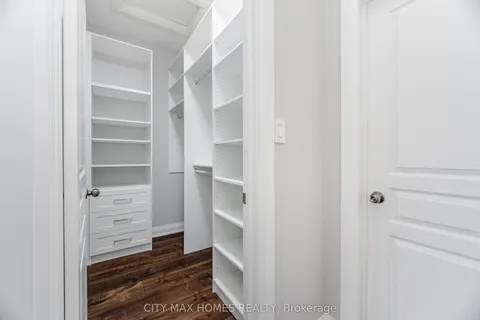 8 Amberglow Court, ON L6Y 2E3