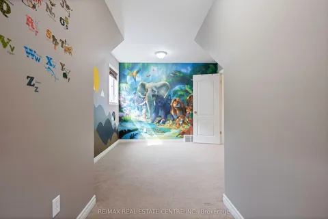 6 Maude Court, ON L9W 0A3
