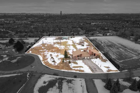 9 Princess Andrea Court, ON L6P 0G2