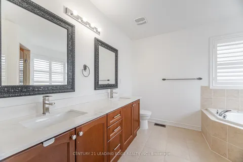 34 Royal Links Circle, ON L6P 2Z9