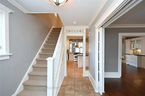 209 Allan Street, ON L6J 3P2