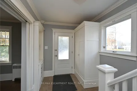 209 Allan Street, ON L6J 3P2