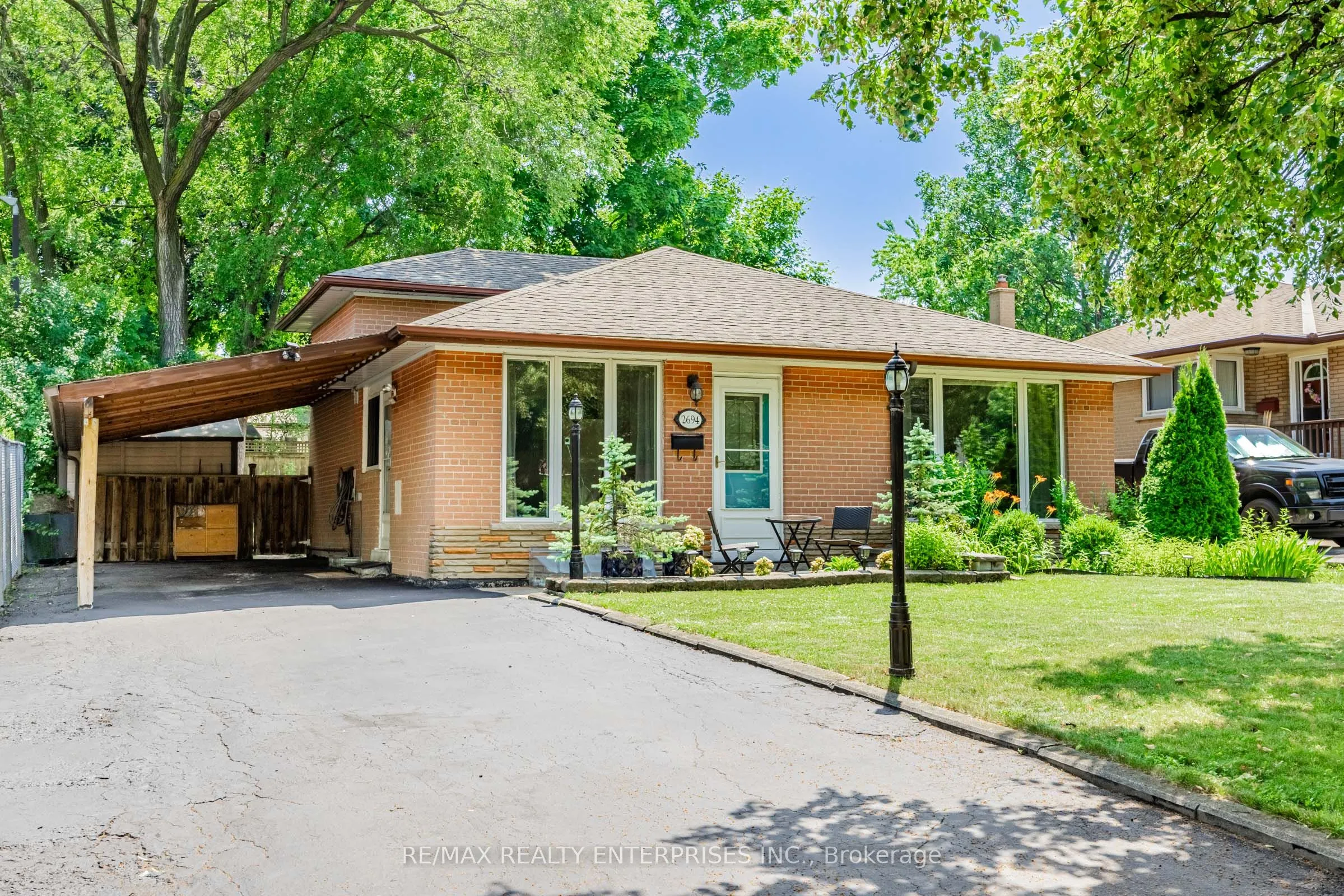 2694 Truscott Drive, ON L5J 2B7