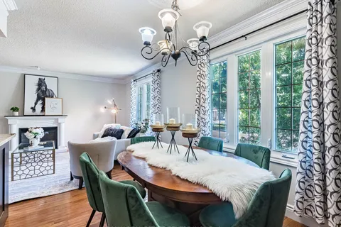 2406 Ventura Drive, ON L6L 2H4