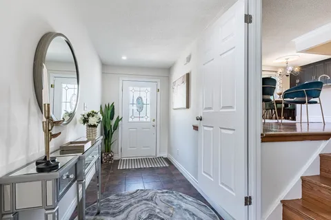 2406 Ventura Drive, ON L6L 2H4