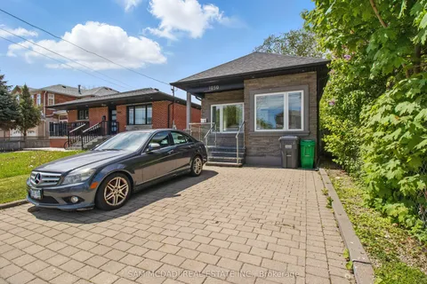 1050 Caven Street, ON L5G 4J4