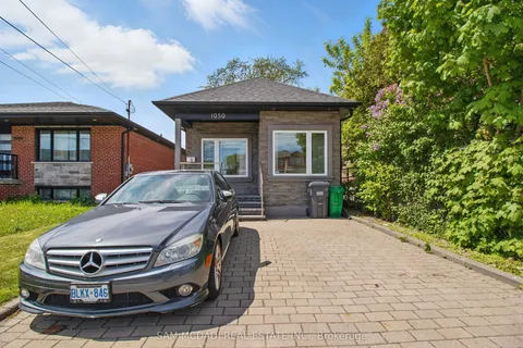 1050 Caven Street, ON L5G 4J4