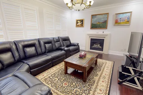8 Mccandless Court, ON L7C 3R7
